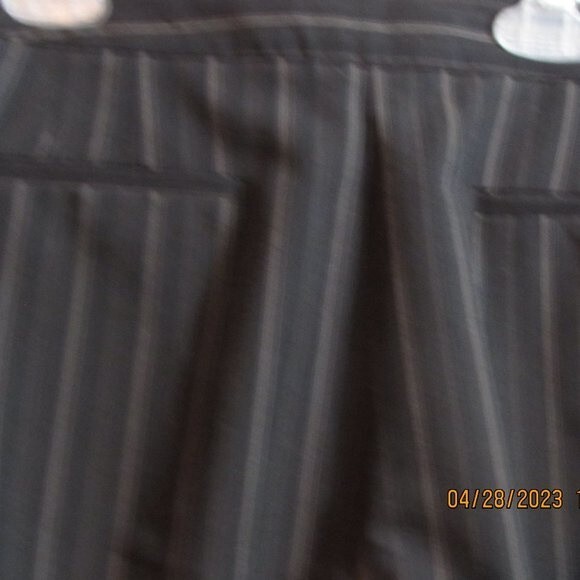 CHICO'S SIZE 3 PINSTRIPED CAPRI DRESS PANTS FRONT ZIP OFFICE CASUAL SIZE LARGE - Picture 5 of 13